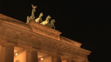 Brandenburg Kapısı, Berlin'deki ünlü dönüm noktası