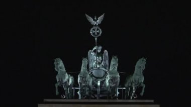 Brandenburg Kapısı, Berlin'deki ünlü dönüm noktası