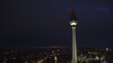 Gece Berlin TV kulesi 