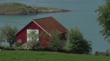 Norveç göl fiyortları manzara