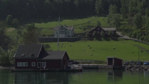 Noruega lago casas — Vídeo de Stock