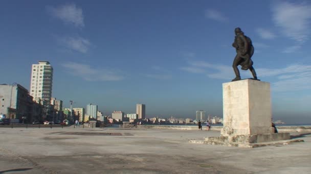 Statue at the Malecon, Havana — Stock Video