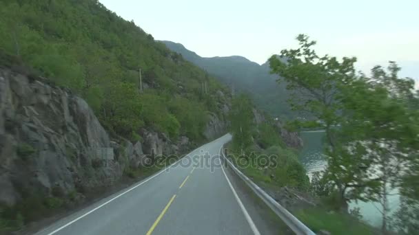 トラックの運転のノルウェーで — ストック動画