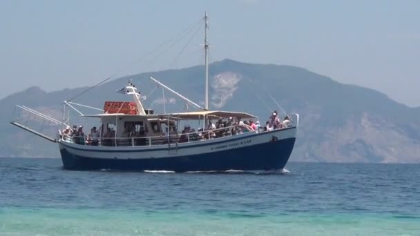 ギリシャのレフカダ島でポルト Katsiki の浜辺の人々 — ストック動画