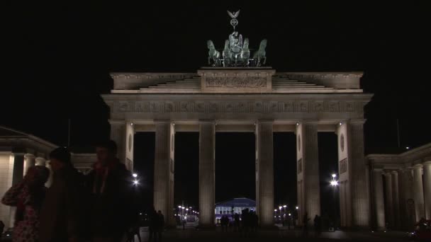 Brandenburgi kapu, a híres mérföldkő, Berlin — Stock videók
