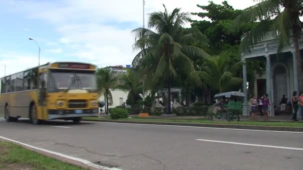 Tráfico en el bulevar Malecon — Vídeos de Stock