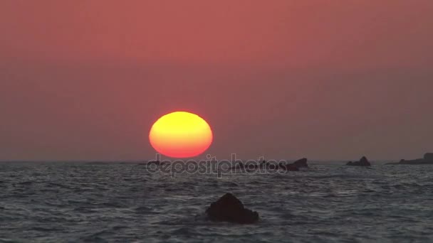 Sonnenuntergang am Meer von Zypern — Stockvideo