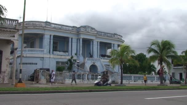 Verkeer op de boulevard Malecon — Stockvideo