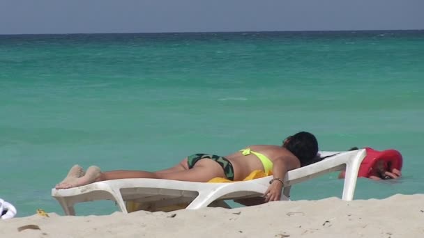 Vacaciones en la playa de Varadero — Vídeo de stock