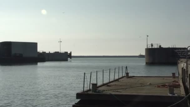 Filmación Hirtshals Barandilla Del Atardecer Del Puerto Ferry — Vídeo de stock