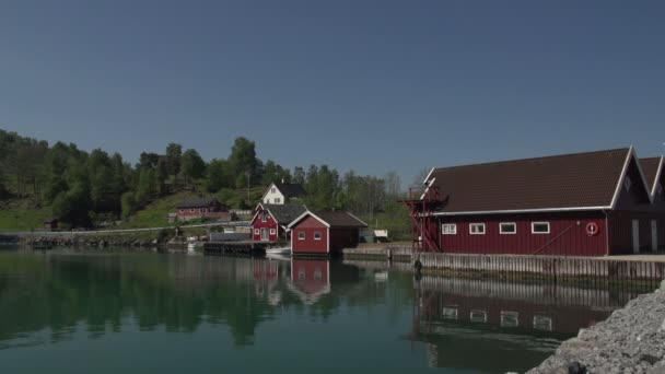 Norwegische Seenhäuser — Stockvideo