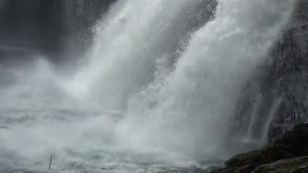 Úžasné Hemsedal, vodopád. — Stock video