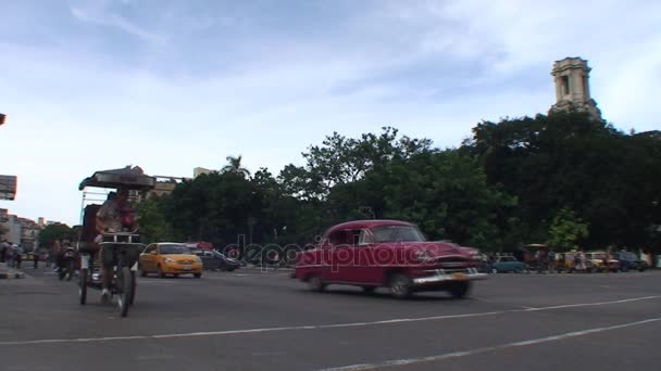 哈瓦那的街道上的交通 — 图库视频影像