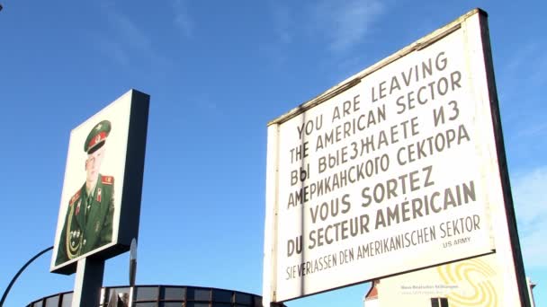 Checkpoint Charlie, sınır işareti — Stok video
