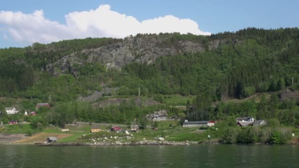 Noruega lago casas — Vídeos de Stock