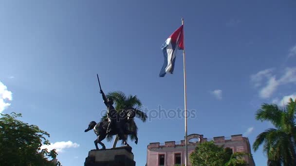 Памятник герою войны за независимость — стоковое видео
