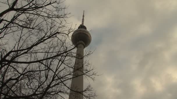 Torre de televisión de Berlín — Vídeo de stock