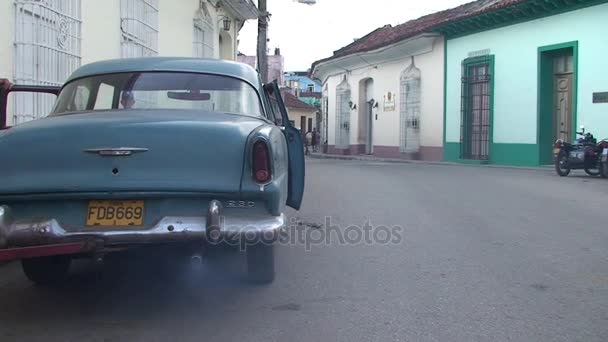 Street view of Santiago de Cuba — Stock Video