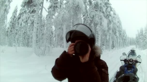 Τουριστική βόλτα με snowmobiles — Αρχείο Βίντεο