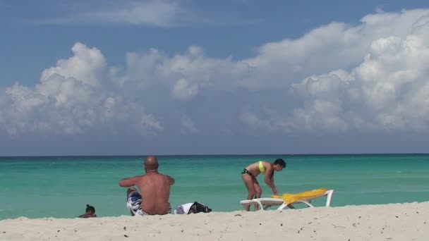 Férias na praia de Varadero — Vídeo de Stock