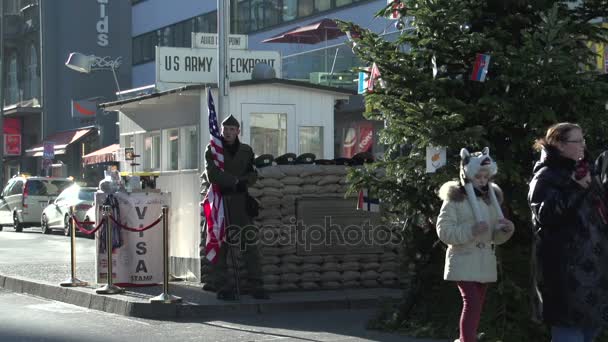 Berlín, Checkpoint Charlie — Vídeos de Stock