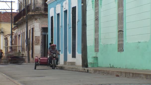 Vista rua da cidade de Camaguey — Vídeo de Stock