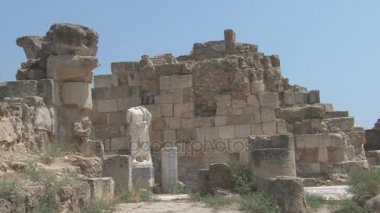 Antik Yunan şehirde yürüyüş turist 