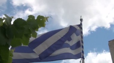 dalgalı Yunanistan bayrağı mavi gökyüzü, görüntüleri