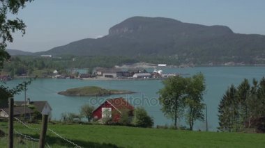 Norveç göl fiyortları manzara