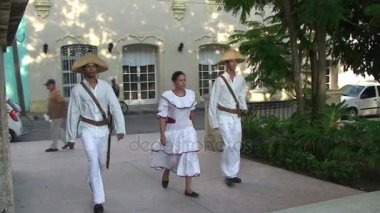 Küba bayrak töreni düşürücü