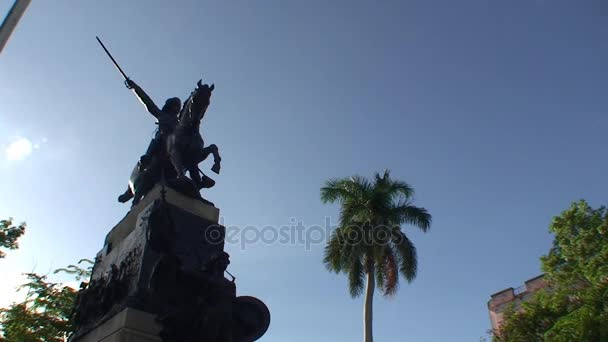 Estatua héroe Guerra de la Independencia — Vídeo de stock