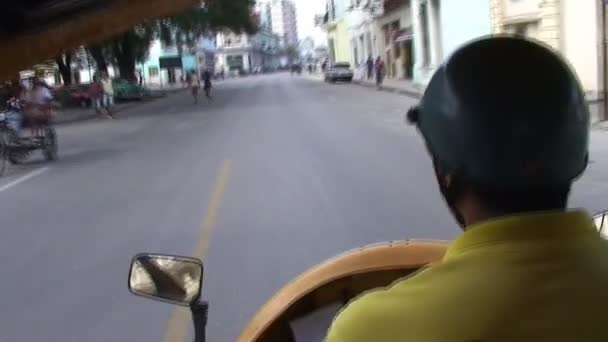 Condução em ruas de Havana — Vídeo de Stock