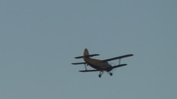 Avión despegando en Paramaribo — Vídeos de Stock