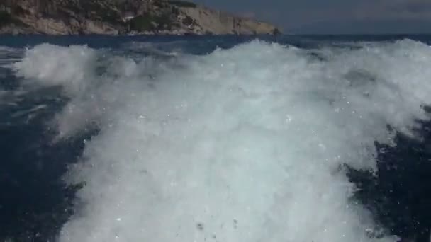 Menschen am Strand von porto katsiki in lefkada, Griechenland — Stockvideo