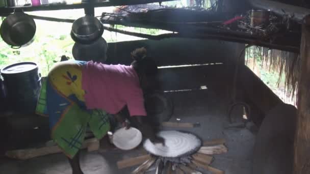 Grand Rio nehir yıkamada yapıyor kadın — Stok video