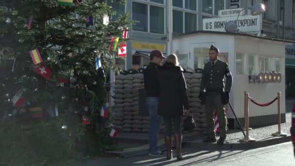 Berlin, Checkpoint Charlie — Stock Video