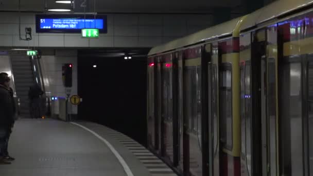 Berlin, S-Bahn, underground railway — стокове відео