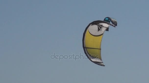 Kitesurfers 戈梅拉海滩上 — 图库视频影像