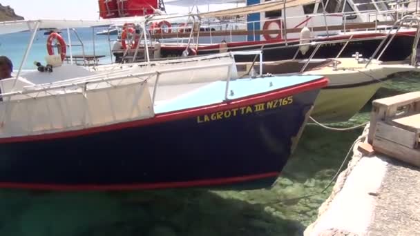 İnsanlar plaj Porto Katsiki Lefkada, Yunanistan — Stok video