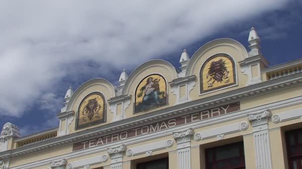 Vista del edificio del Teatro Tomas — Vídeos de Stock