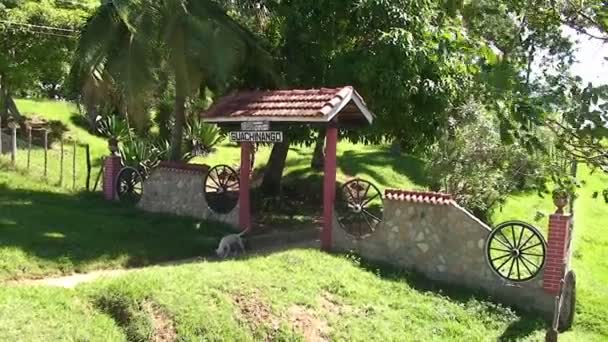 Вид на Валь-де-лос-Иньос с поезда — стоковое видео