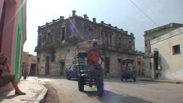 Vista rua da cidade de Camaguey — Vídeo de Stock