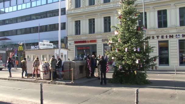 Berlin, Checkpoint Charlie — Stock Video