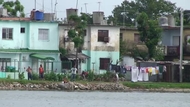 Cienfuegos Harber Människor Nära Vattnet — Stockvideo