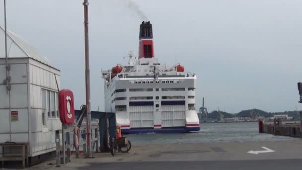 オスロの映像 ハウンのラインのフェリーの港渡し — ストック動画