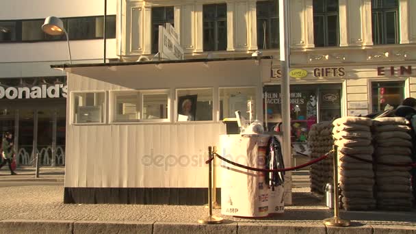 Berlijn, Checkpoint Charlie — Stockvideo