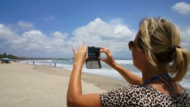 Persone Sulla Spiaggia Tropicale Bali — Video Stock