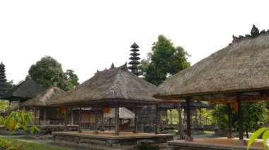 Garuda Wisnu Kencana de Lotus gölet, Zaman atlamalı
