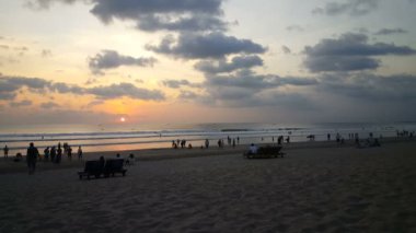 Bali Kuta beach gün batımında