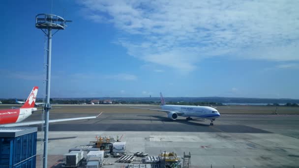 Aeropuerto Bali Pista Ngurah Rai Denpasar Indonesia — Vídeo de stock